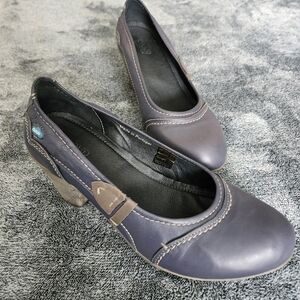 Cloud blue leather pump